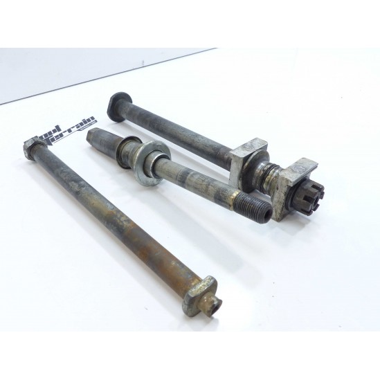 Lot axe de roue Suzuki RM 1994 / Wheel axle