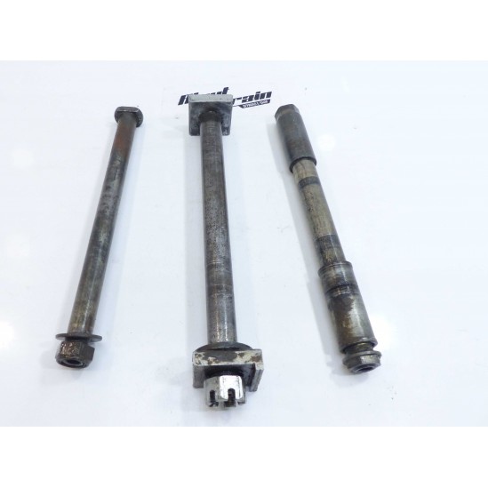 Lot axe de roue Suzuki RM 1998 / Wheel axle