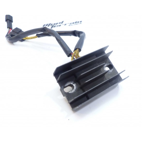 Régulateur de tension 400 drz 2005 / voltage regulator