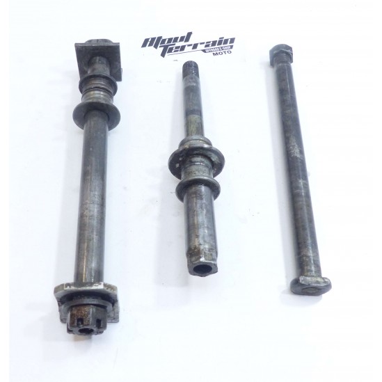 Lot axe de roue Suzuki RM 1990 / Wheel axle