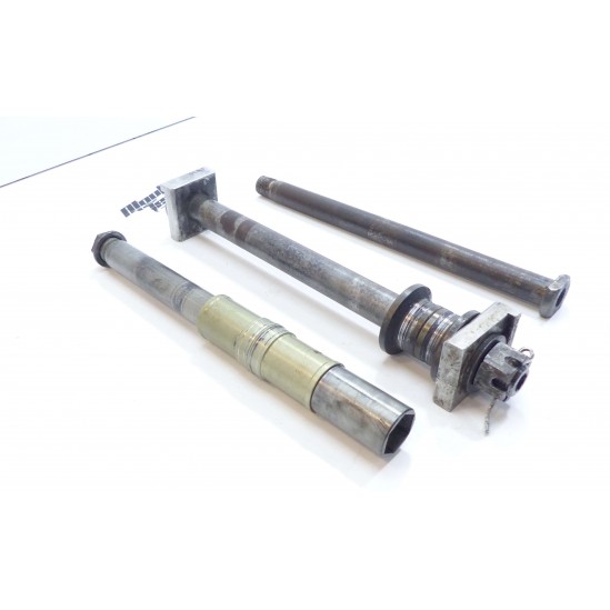 Lot axe de roue Suzuki RM 1999 / Wheel axle