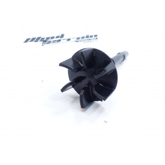 Axe de pompe à eau 250 rm 1998/ Water pump