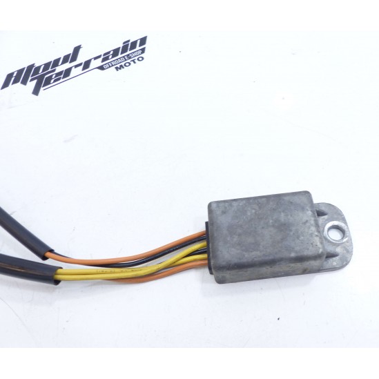 Régulateur de tension 125 rm 2000 / voltage regulator