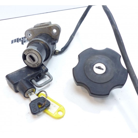 Contacteur a clef, bouchon de réservoir et port casque Yamaha 125 TW