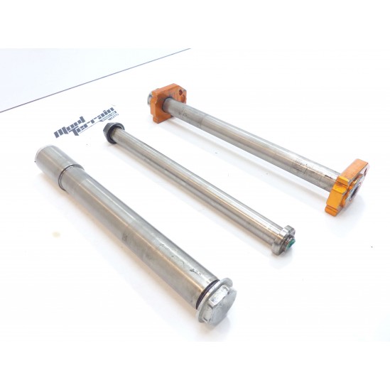 Lot axes de roue ktm 2013 / Wheel axle