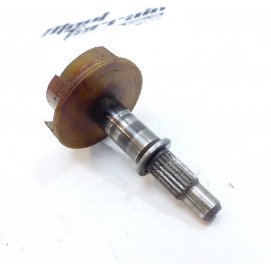 Axe de pompe à eau 125 yz 1981/ Water pump