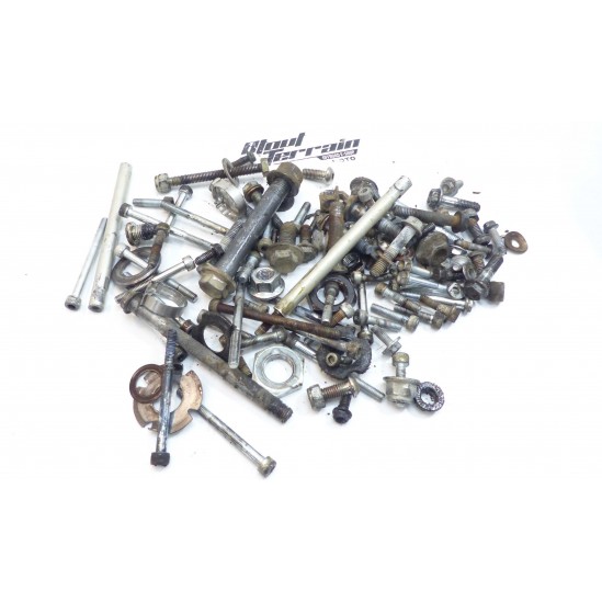 Lot visserie 300 ec 2000
