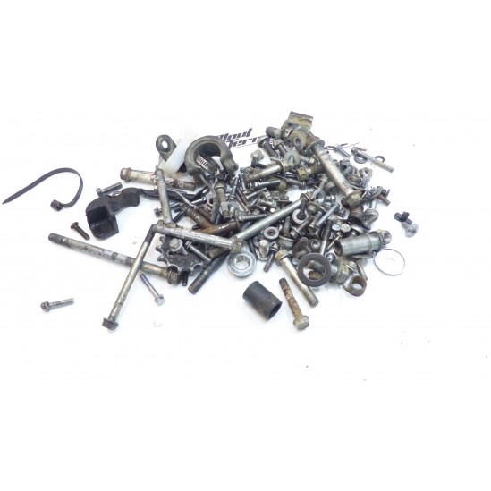 Lot visserie 85 KX
