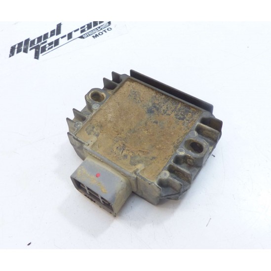 Régulateur de tension 450 ltr 2009 / voltage regulator