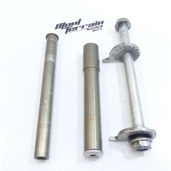 Lot axes de roue TXT 2003 / Wheel axle