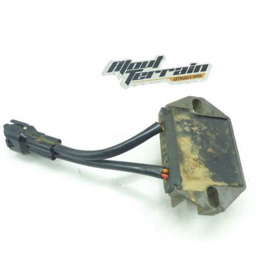 Régulateur 250 rmz 2012 / voltage regulator