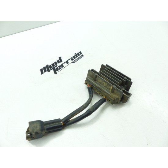 Régulateur 250 rmz 2012 / voltage regulator