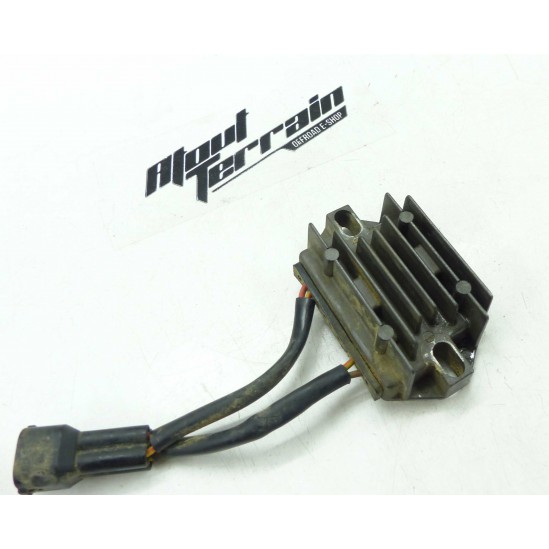 Régulateur 250 rmz 2012 / voltage regulator